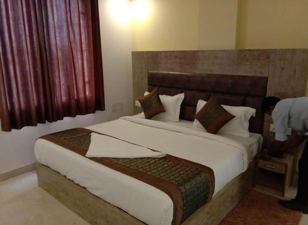 Hotel Broadway New Delhi Ngoại thất bức ảnh