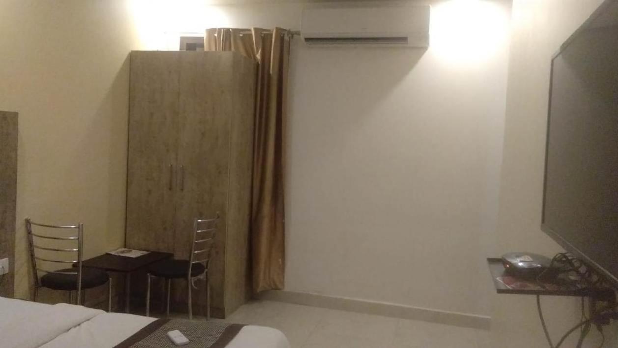 Hotel Broadway New Delhi Ngoại thất bức ảnh