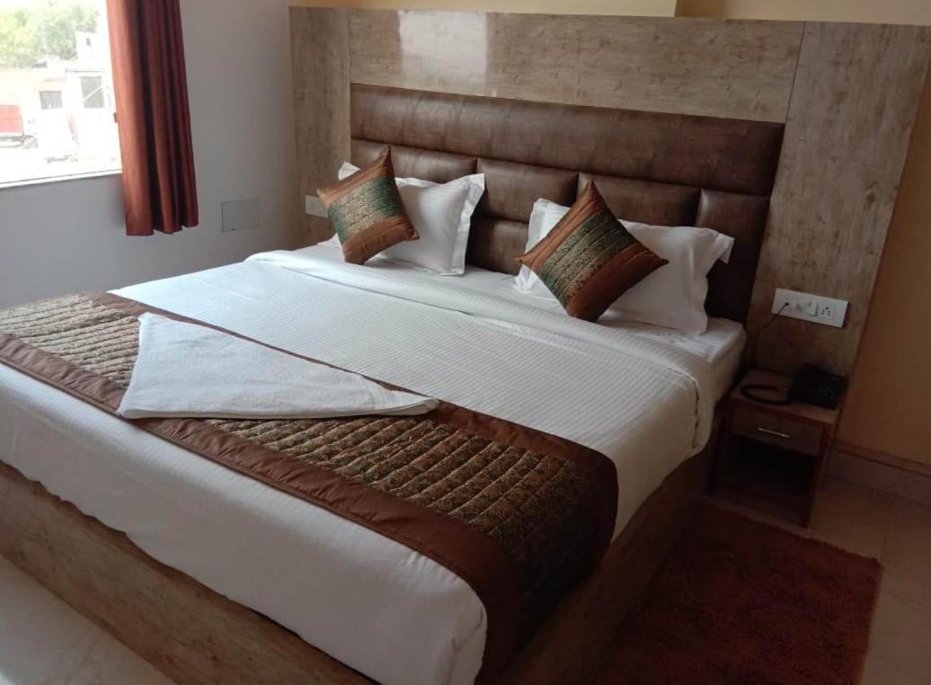 Hotel Broadway New Delhi Ngoại thất bức ảnh